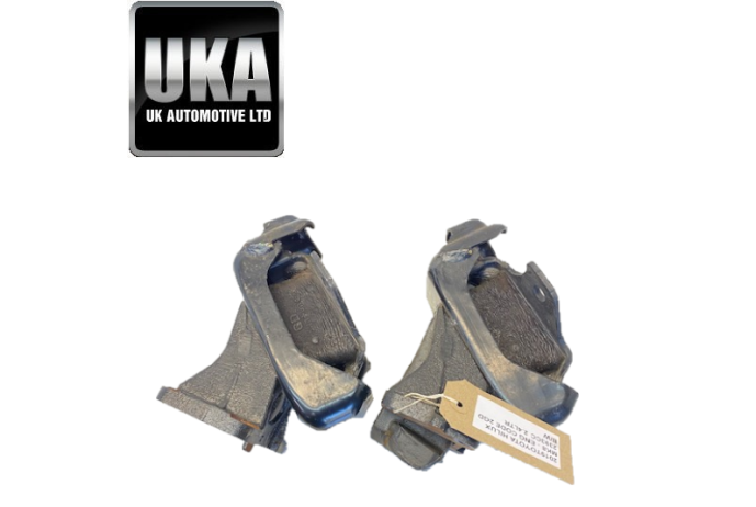 2019 TOYOTA HI-LUX HILUX 2.4 PAIR OF ENGINE MOUNTS MOUNTINGS LEFT RIGHT