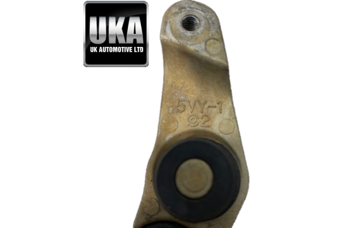 2004 YAMAHA YZF R1 FRONT RIGHT AND LEFT PETROL TANK MOUNTING BRACKETS 5VY-1 / 2 