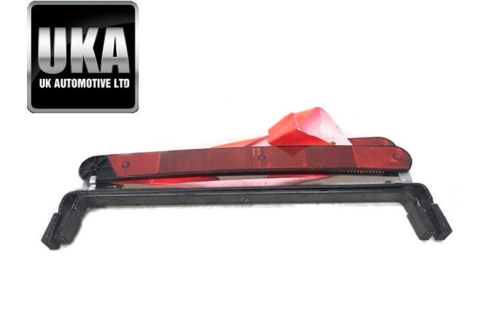 2002 MERCEDES SL SL500 R230 EMERGENCY HAZARD FOLDING WARNING TRIANGLE 27R03899