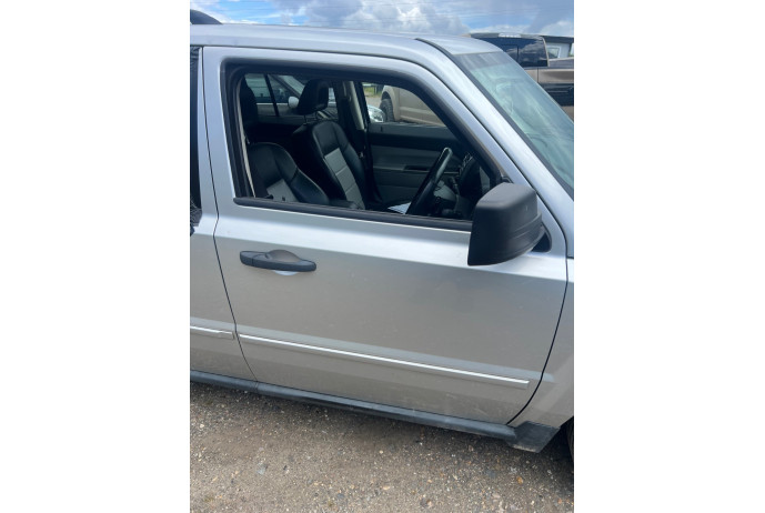 DOOR JEEP PATRIOT CRD 2008 IN SILVER FRONT DRIVERS RIGHT 2007 - 2012