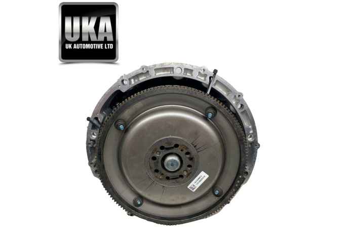 GEARBOX A2052708902 MERCEDES C250 C250D 2.2 2.1 2017 9SPD 28,000M 651.921 725018