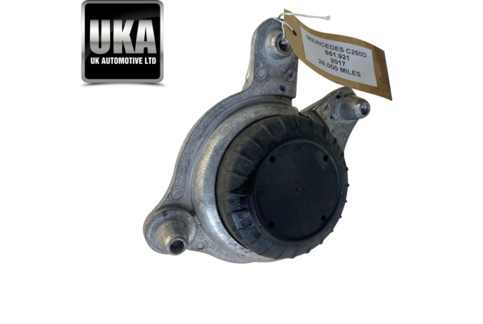 MOUNT A2052406717 MERCEDES C250 C250D 2.1 2017 RIGHT ENGINE RUBBER MOUNTING