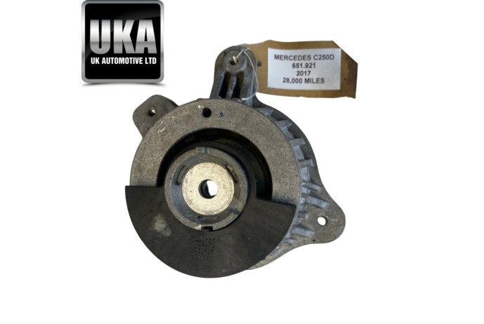 MOUNT A2052406717 MERCEDES C250 C250D 2.1 2017 RIGHT ENGINE RUBBER MOUNTING