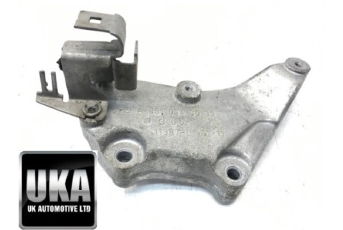 BRACKET A6510940039 MERCEDES E250 E CLASS 2.1 CDI  ENGINE MOUNT SUPPORT 2011