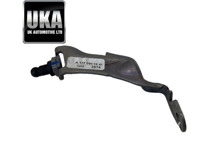 BRACKET A1770901541 MERCEDES C63 4.0 AMG V8 2018 VENT LINE BRACKET BREATHER