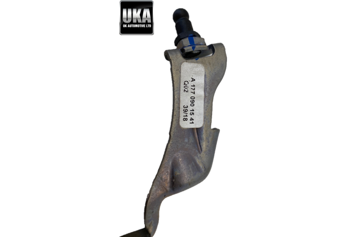 BRACKET A1770901541 MERCEDES C63 4.0 AMG V8 2018 VENT LINE BRACKET BREATHER