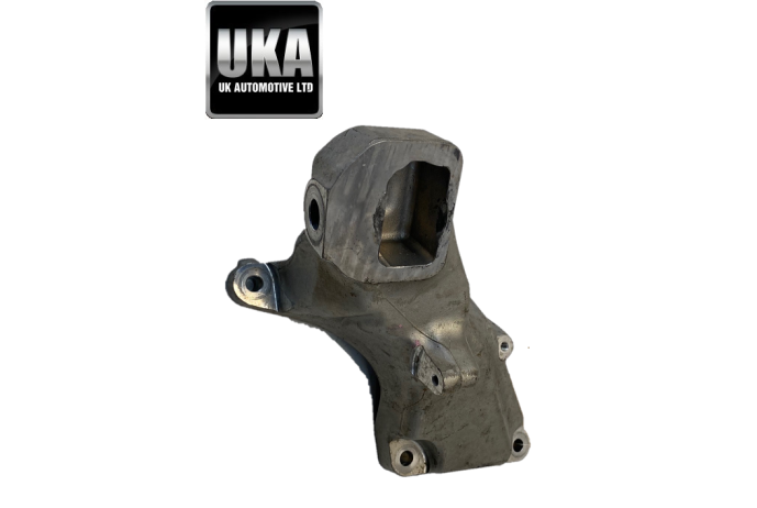 MOUNT A1772230204 MERCEDES C63 4.0 AMG V8 2018 ENGINE ALI BRACKET