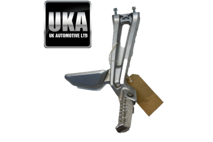 2017 YAMAHA MT 125CC ABS REAR RIGHT SIDE FOOTREST AND BRACKET 5D7-F742L
