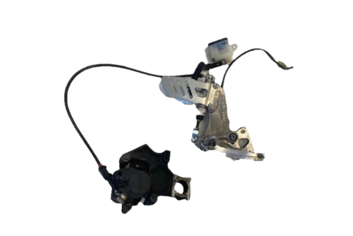 REAR CALIPER SUZUKI GSXR 600 K6 600CC 2006 BRAKE CYLINDER AND FOOT PEG