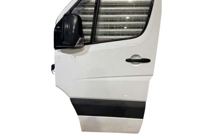 DOOR MERCEDES SPRINTER PASSENGER LEFT FRONT PASSENGERS IN WHITE 2014-2018