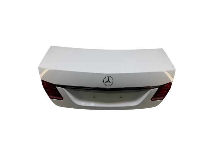 BOOT MERCEDES E-CLASS 2.1 E220D BOOTLID WITH LIGHTS 2015