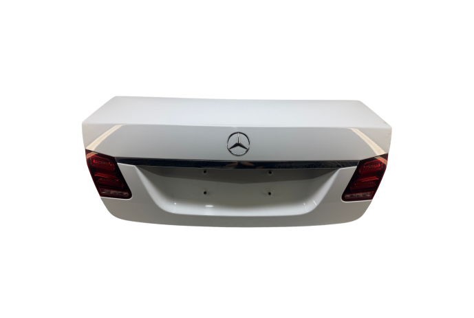 BOOT MERCEDES E-CLASS 2.1 E220D BOOTLID WITH LIGHTS 2015