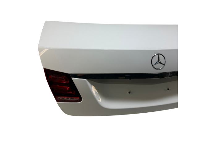 BOOT MERCEDES E-CLASS 2.1 E220D BOOTLID WITH LIGHTS 2015